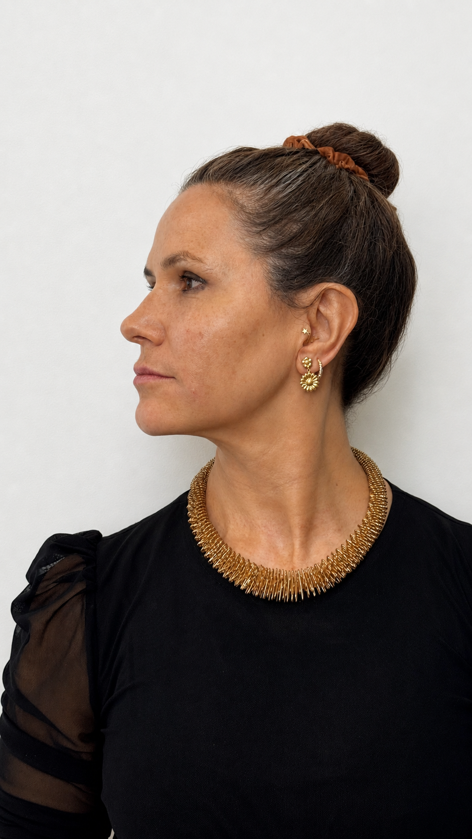 Mulher em perfil com pele natural e viçosa — iPRF Face